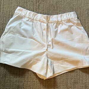 Lululemon cinchable waist woven white shorts 3.5”